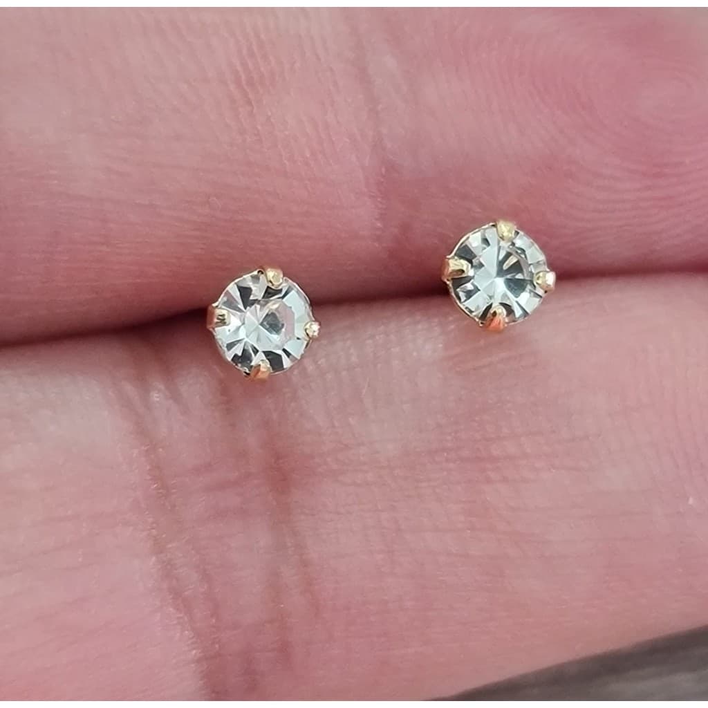 Par Brinco Hipoalergênico Ponto De Luz 4mm Banhado A Ouro 18k