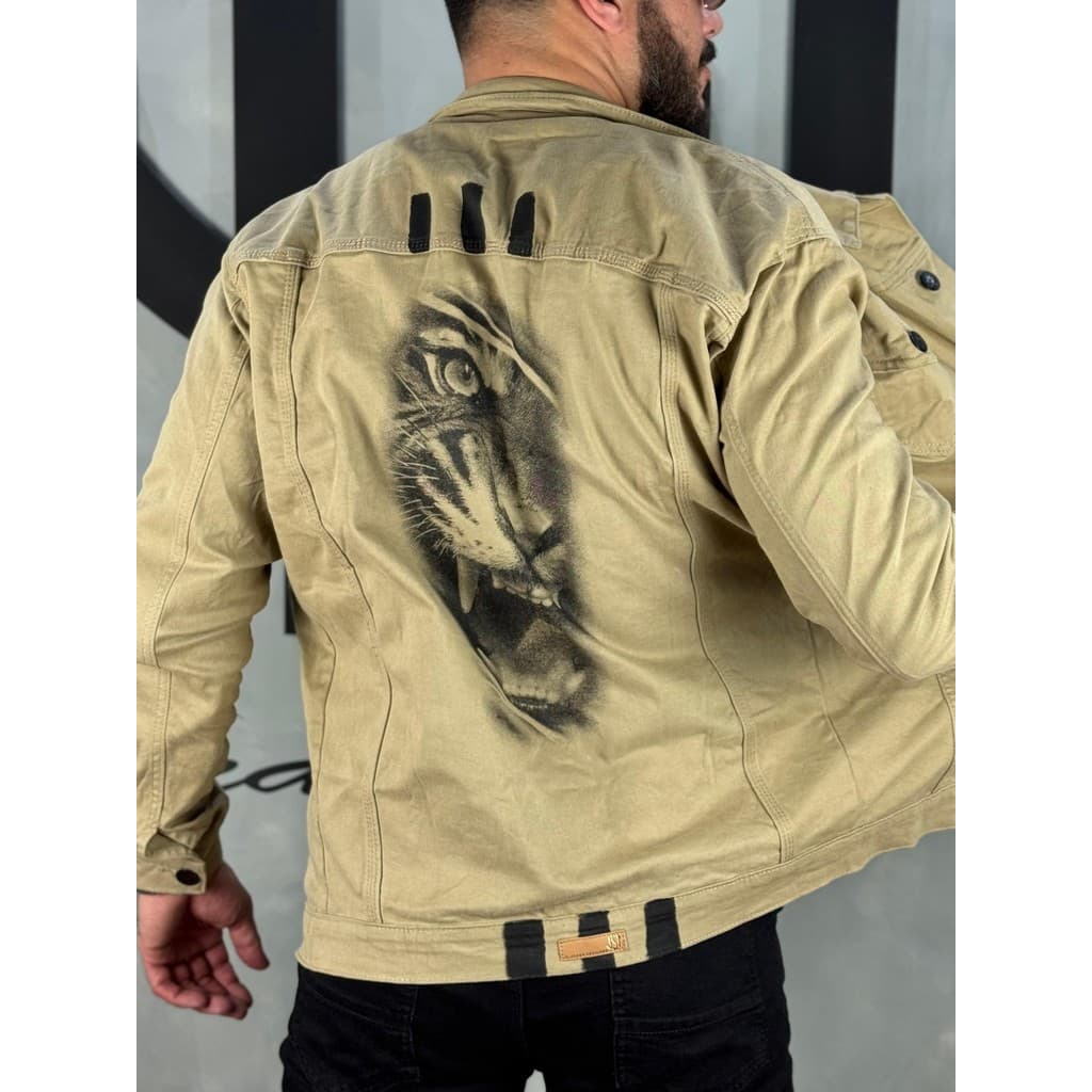 Jaqueta Jeans Masculina Bege Casual Premium Estampa Tigre Moda Streetwear Estilosa JST Jeans