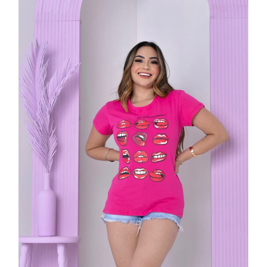 T-shirt Feminina-Bocas vermelhas- plus size
