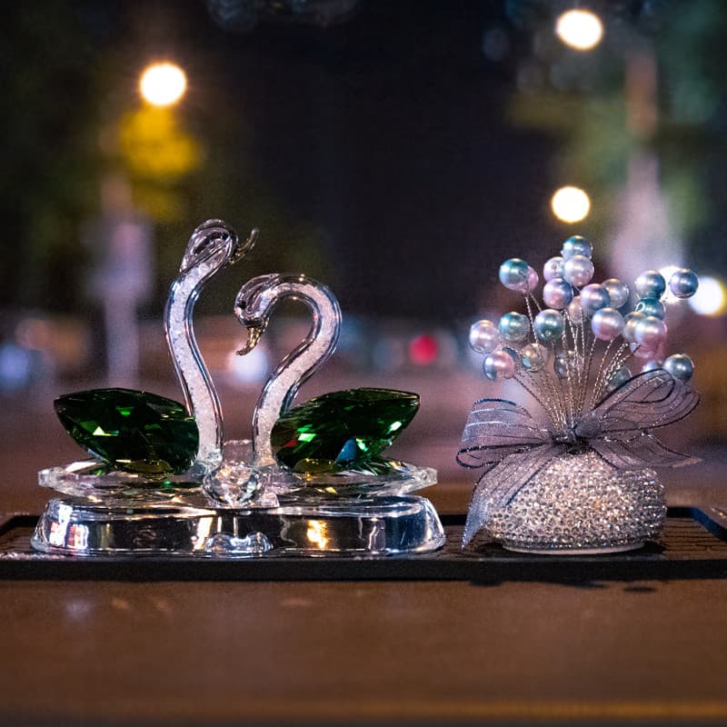 [Coleção de pessoas 1875] Perfume de carro Decoração de interiores de carro Enfeites femininos de cisne de cristal de al