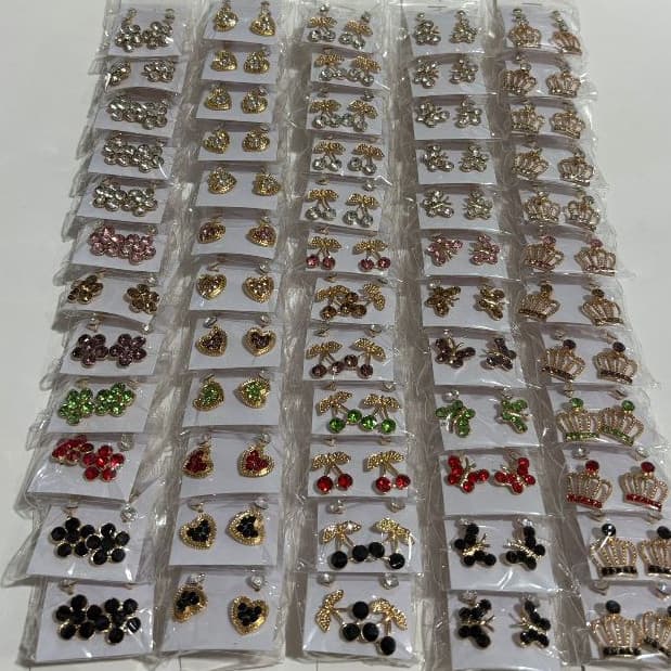 Kit 9/18/27/36 Pares de Brincos/Bijuterias/Estilos e cores enviados aleatoriamente