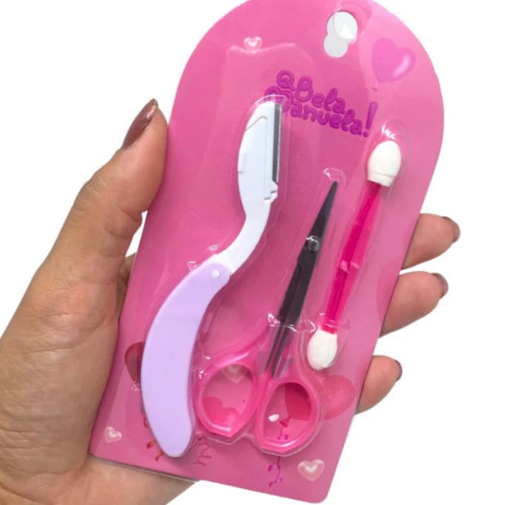 Kit com Tesoura, Navalha e Pincel -Qbela Manuela!