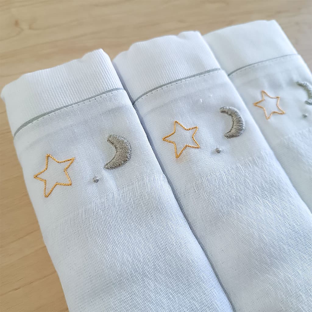 Kit fraldas bordadas à mão | Premium | 70x70cm | 3 unidades | Tecido duplo - Céu estrelado