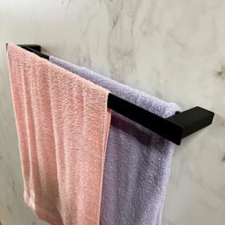 Porta Toalha Duplo 60cm com Pintura Eletrostatica Preto Microtextura Dupla Fixação