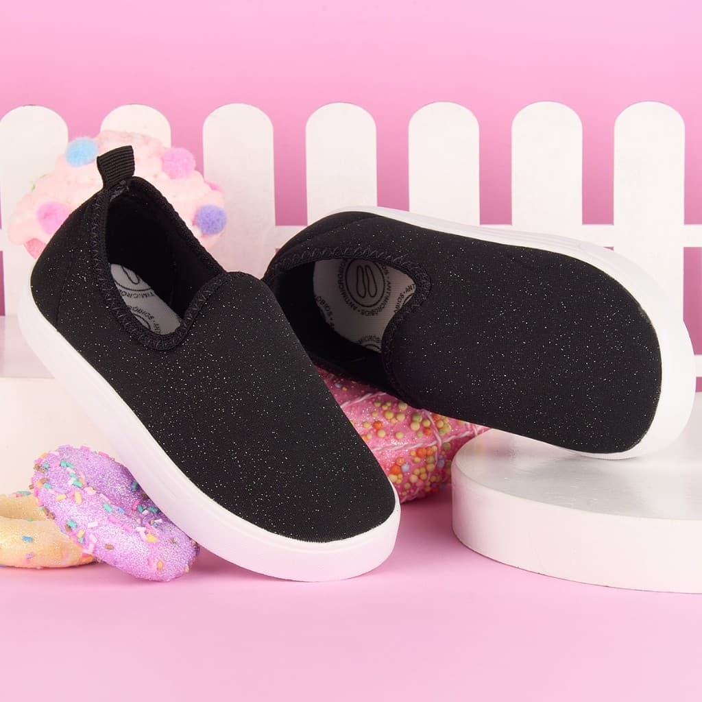 Tênis Slip On Infantil Calce Facil Menina Preto com Brilho Glitter Sola Branca Confortável Moderno Dia a Dia Escola