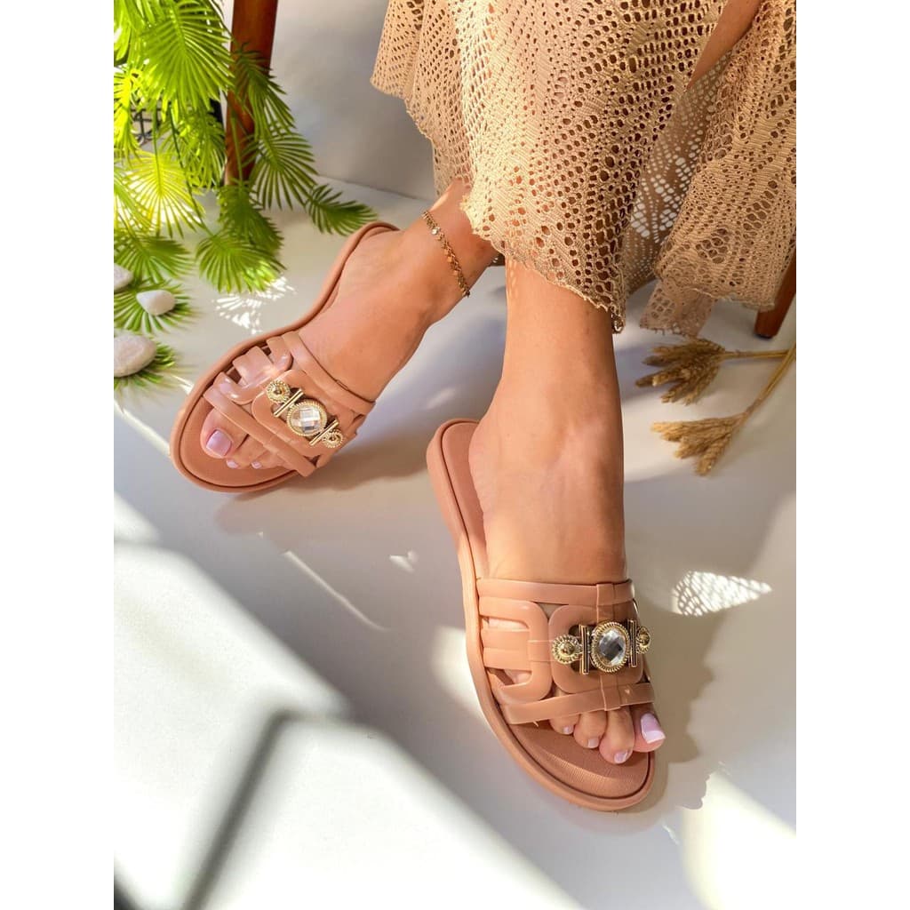 Slide Feminino com Detalhe Dourado e Pedraria - Confortável e Elegante