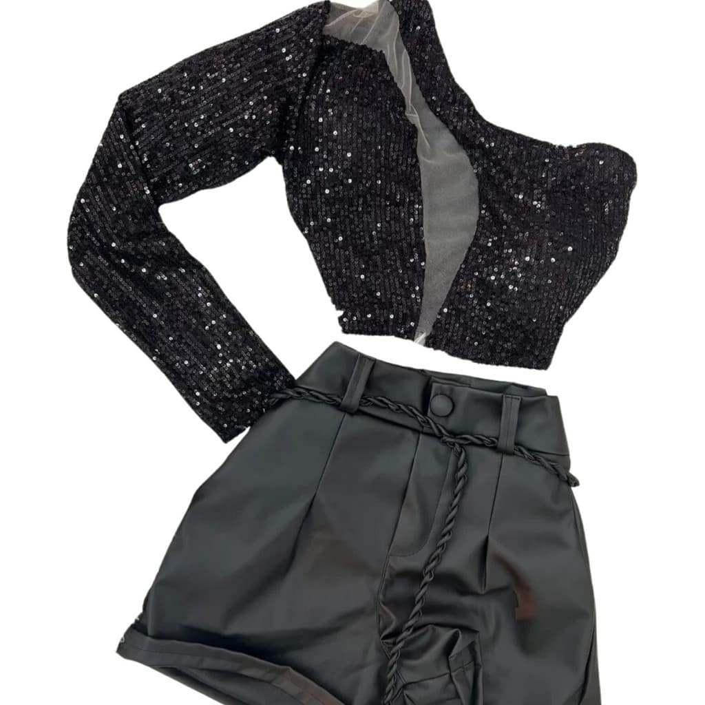 Conjunto Cropped De Uma Manga Paête + Short Couro Com Cordão SLIM