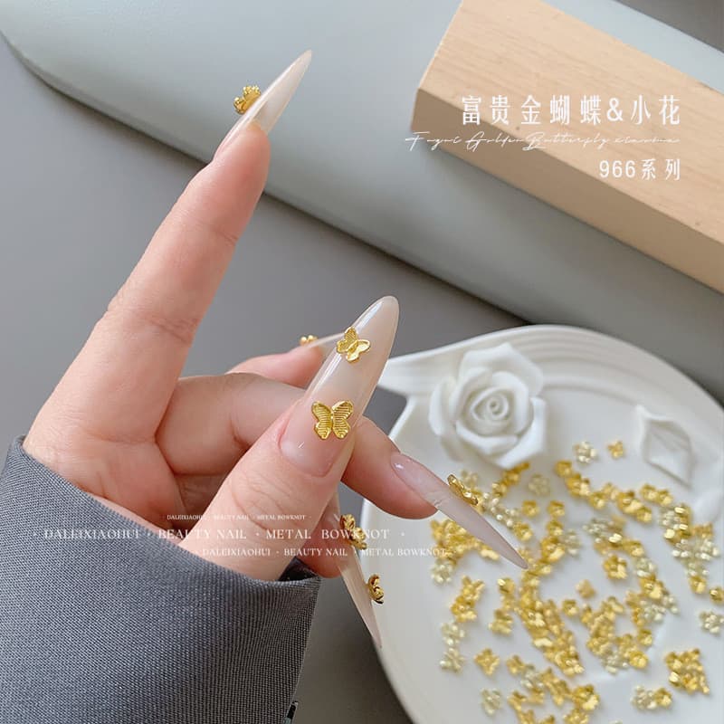 Acessórios para unhas de Metal com flores ricas em ouro