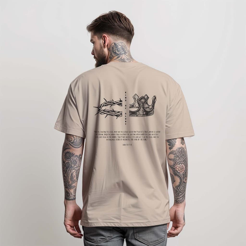 Camiseta Masculina Oversized Cristã Bege com Estampa Crown & Cross - Algodão Premium