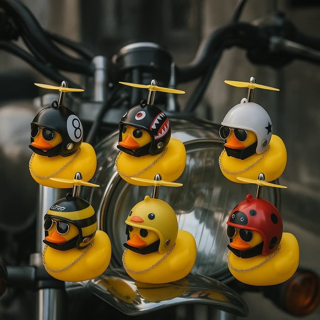 Patinho Chavoso com Capacete, Hélice e Luz LED – Acessório Divertido para Guidão de Moto ou Bike
