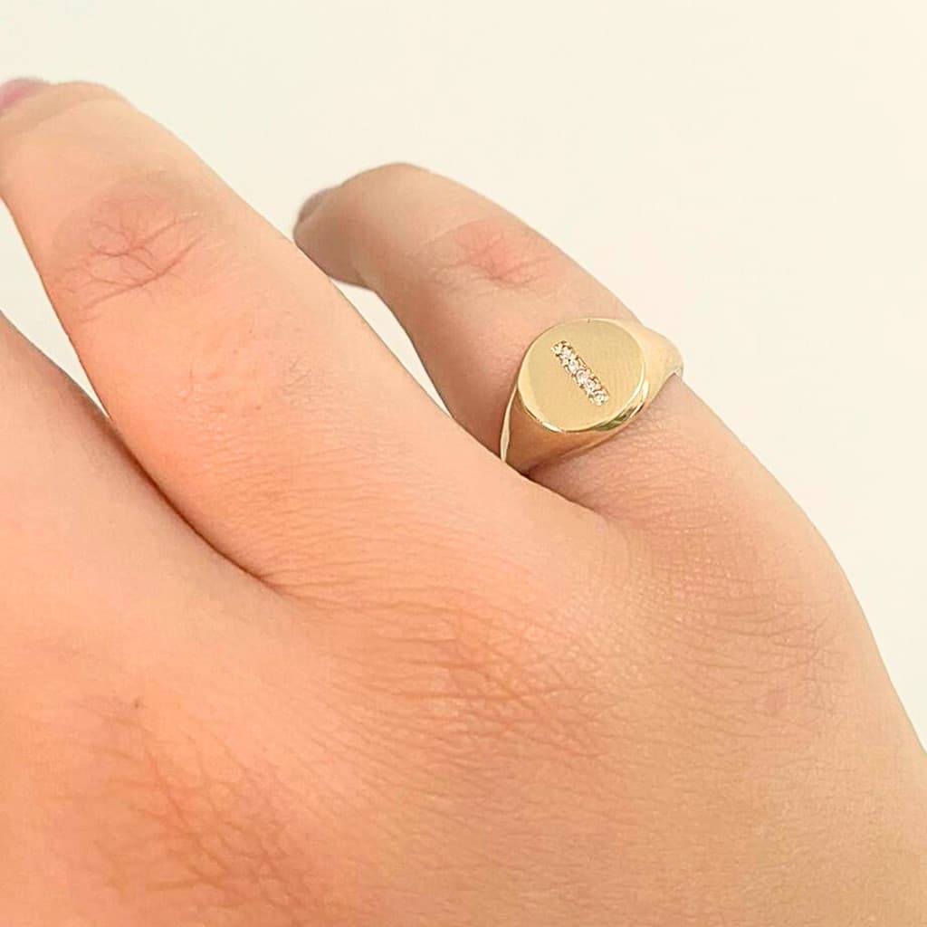 Anel Letra Inicial Cravejada Dedo Mindinho Banhado Ouro 18k