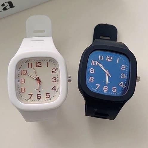 【 Ready Stock 】 Ladies Relógios De Quartz Novos Digitais Coreanos Quadrados De Alta Valor