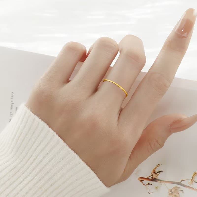 Anel liso empilhado ultrafino de 0.5mm, Design de nicho feminino, anel fosco de aço de titânio, estilo simples, luz, lux