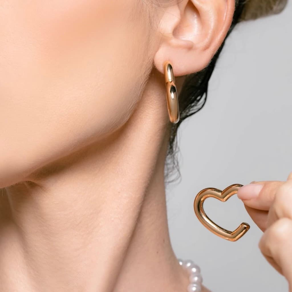 BRINCO BANHADO A OURO 18K CORAÇÃO ABS PAR DE BRINCOS FOLHADO FEMININO JOIAS DE LUXO PRESENTE - HANDORA