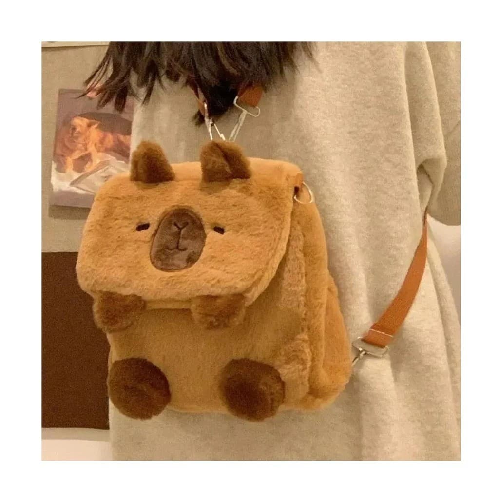 Mochila Infantil Feminina em Pelúcia Bolsa Capivara Fofa e Aconchegante Adulto Infantil