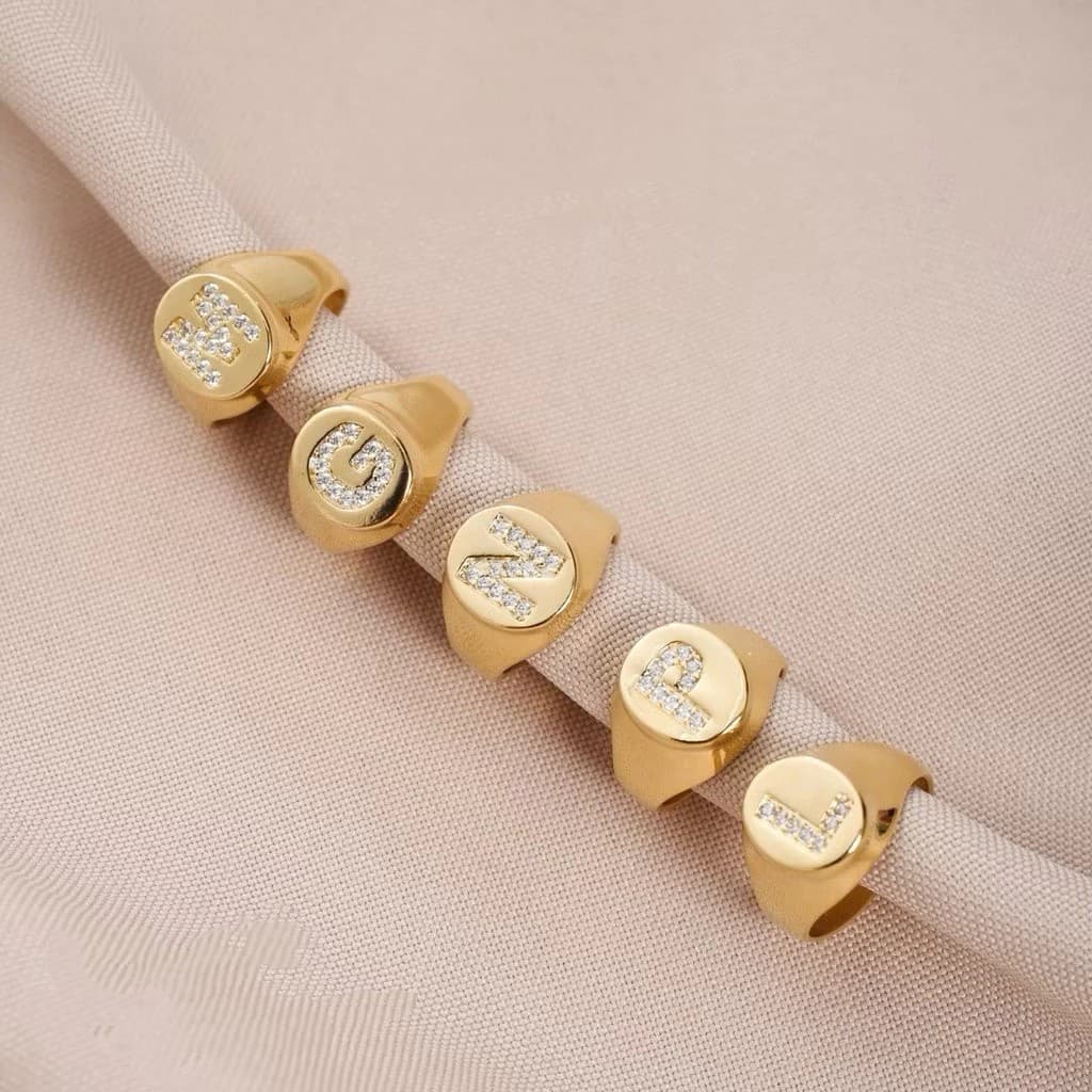 Anel Dourado de Letras Alfabética Ajustável com Diamante Luxo Minimalista Moda 2025