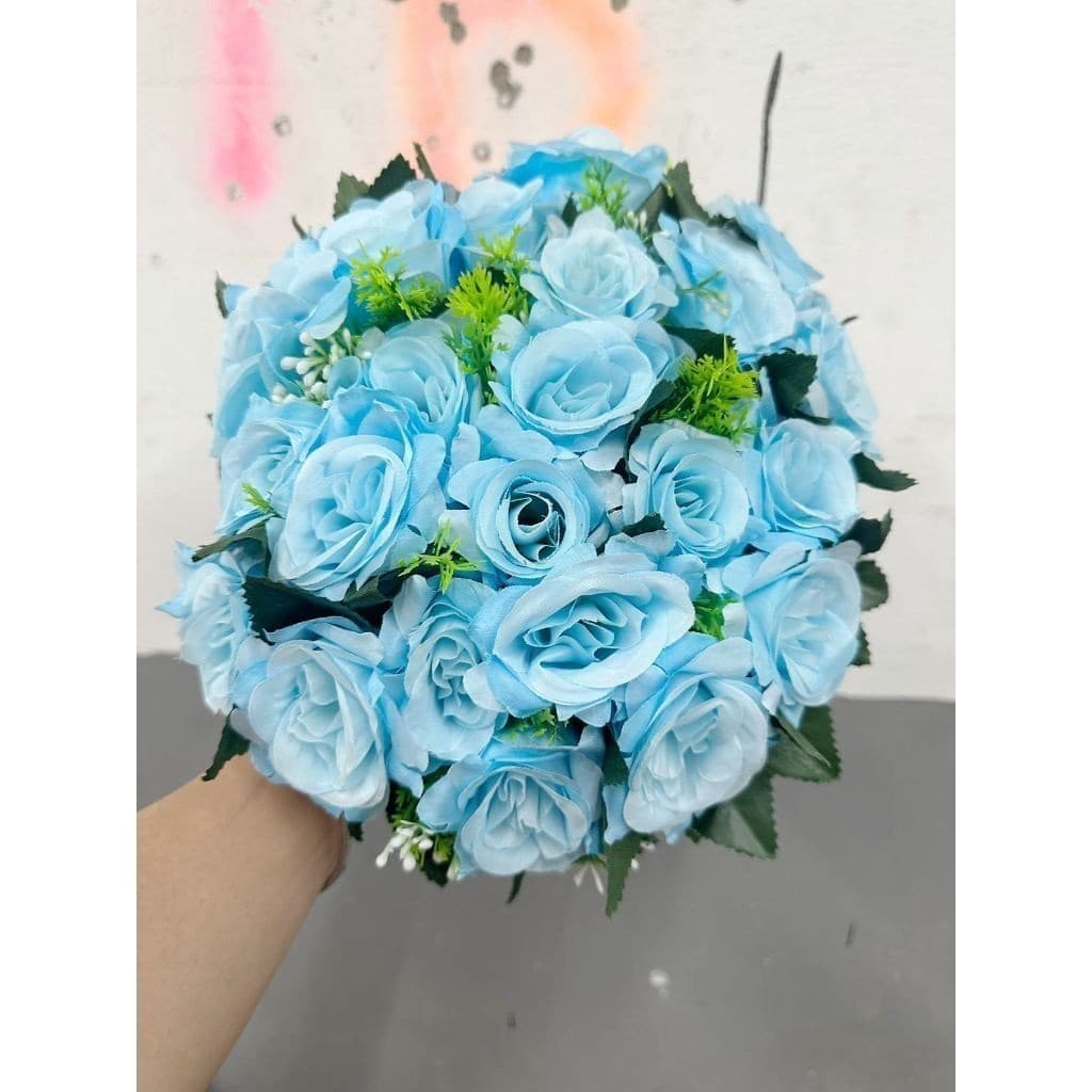 Buquê de  rosas com folhagem  C/24