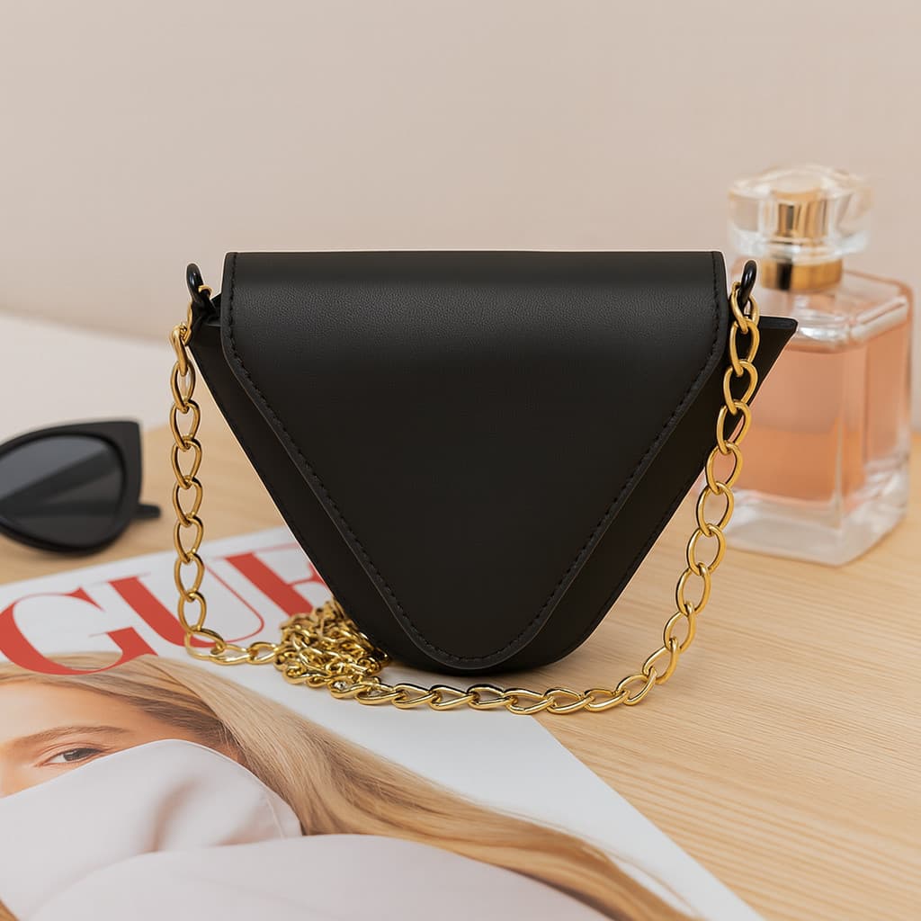 Bolsa Feminina Transversal Pequena Triangular Corrente Com Fecho Estilosa Básica Baladinha