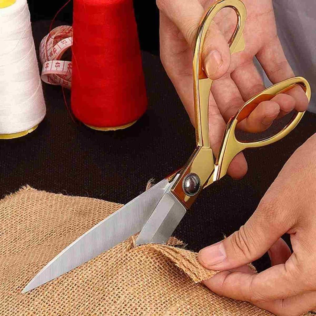 Tesoura Uso profissional dourada para costureira - Tesoura Tapeceiro Forjada Alfaiate Crina