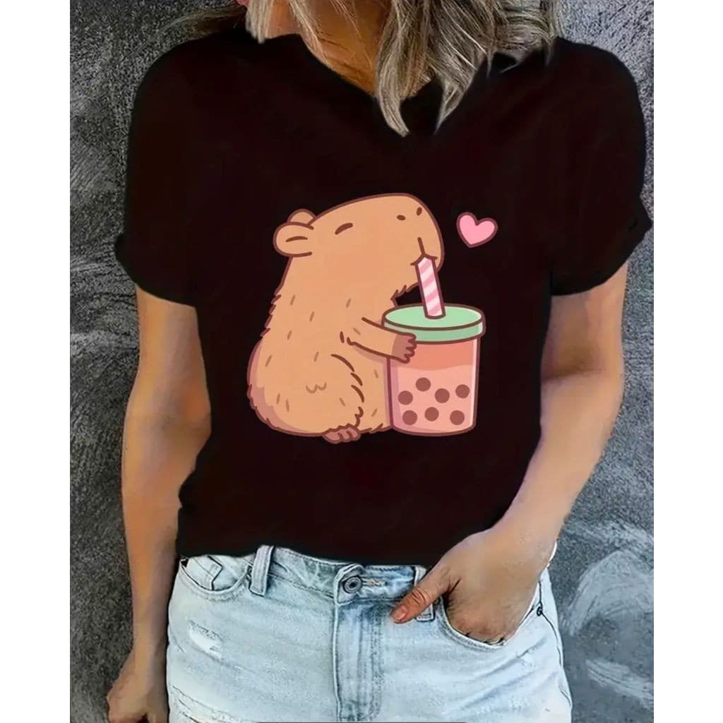 Camiseta Unissex Estampa Capivara Bebida Algodão Casual Básica Conforto Streetwear Versátil Moderna