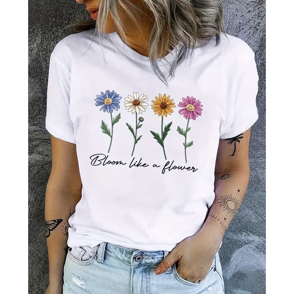 Camiseta Feminina Casual Com Estampa De Flores E Letras Fofa