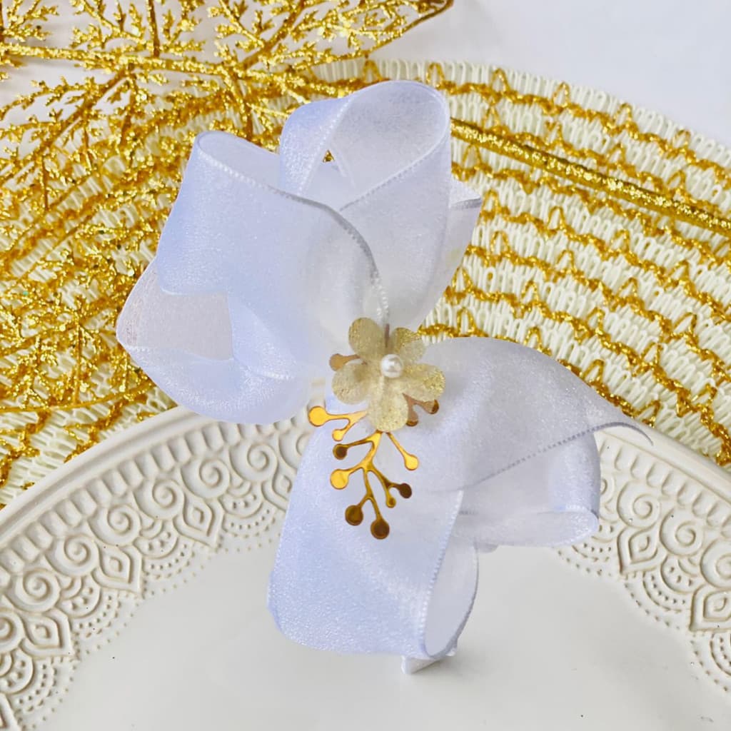 Tiara infantil  branca  / Tiara luxo / arco infantil/ arco de cabelo / Tiara branca  organza com flor