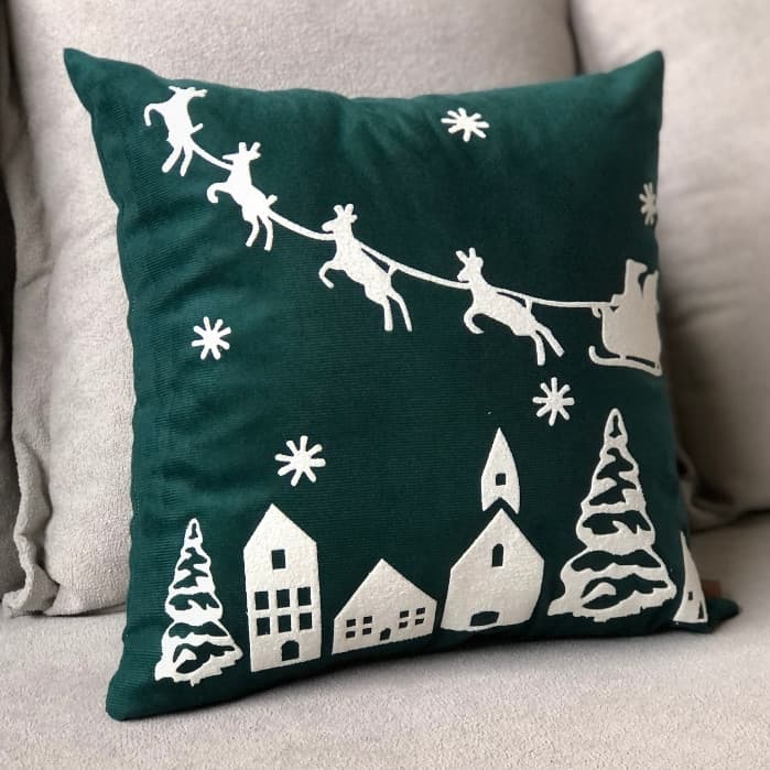 Capa de Almofada Auto Relevo Decorativa em Linho com Detalhes Bouclê - Natal e Feriados