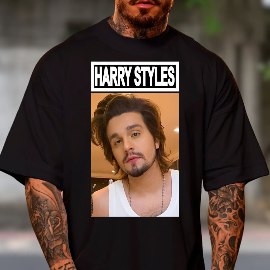 Camiseta Luan Santana Harry Styles Quase Irmãos Semelhantes Zueira Meme Unissex Engraçada