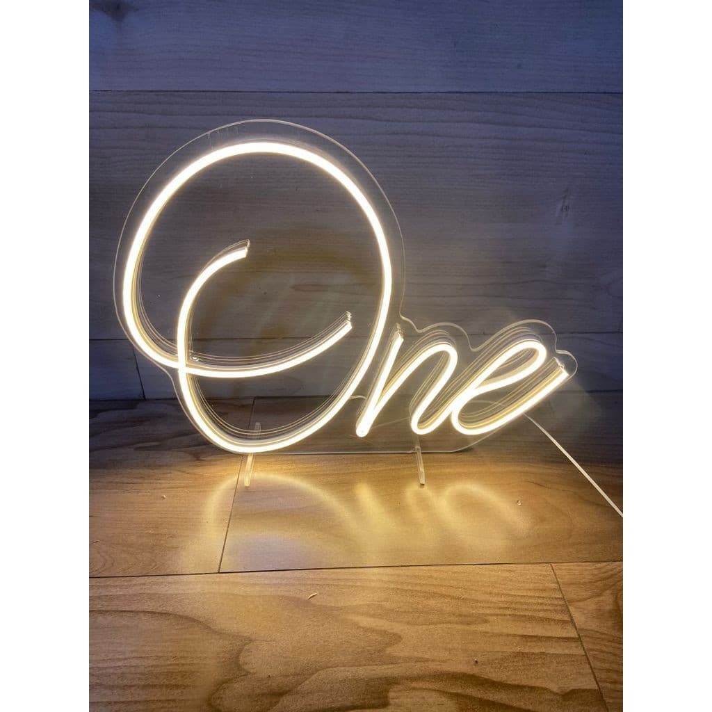 Número One Neon led branco Quente  ( 32,5 cm de largura por 25 cm de altura )