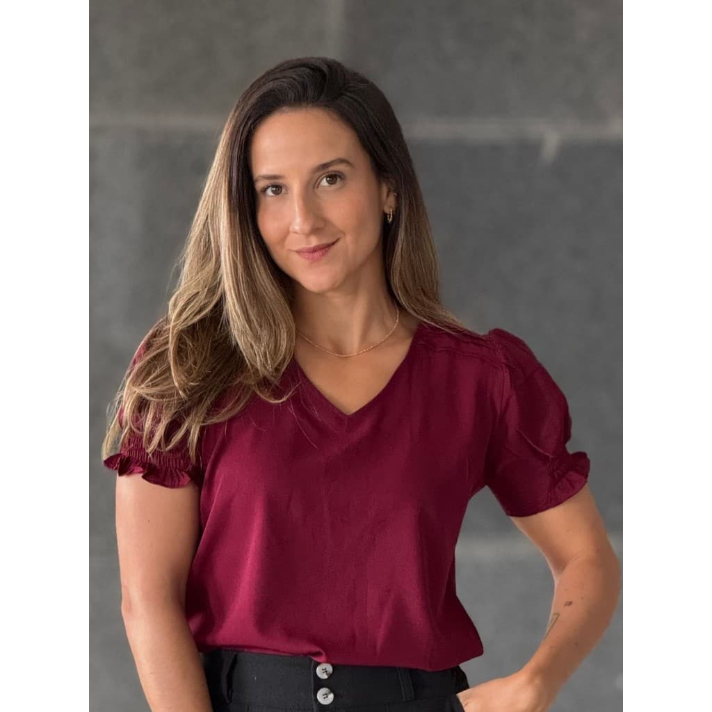 Blusa Feminina com Nervura no Ombro Decote V Manga Curta Casual Elegante