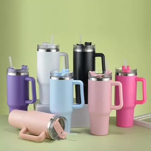 Copo térmico(NEY) P/ Bebidas Parede Dupla com tampa e canudo Copo térmico(NEYMAR) 1200ml com tampa e canudo