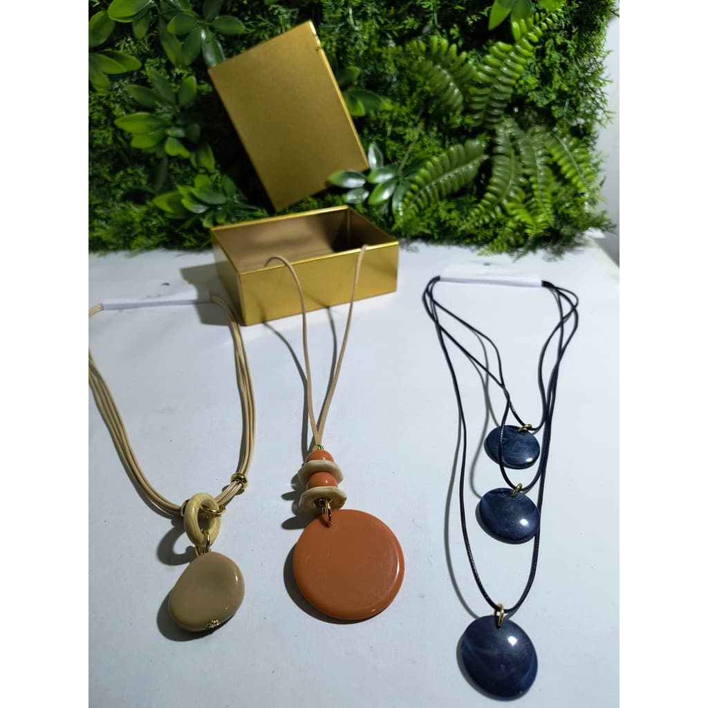 Colar feminino elegante resina para mulheres sofisticadas..