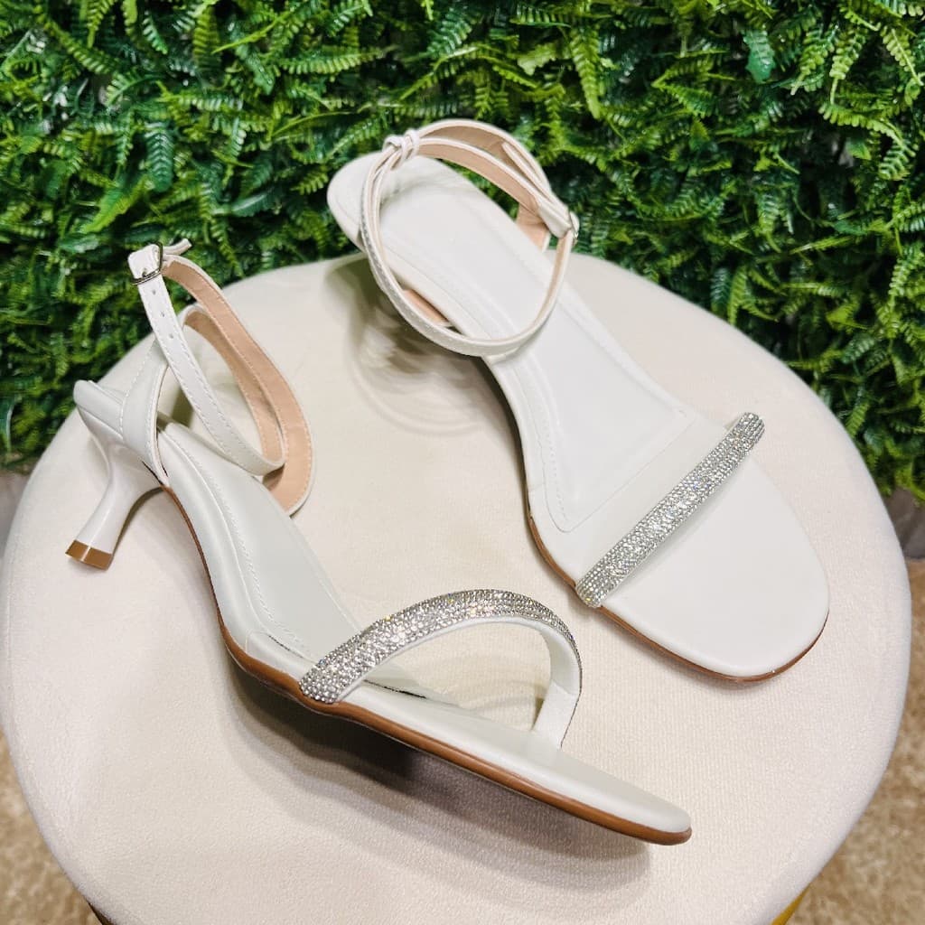 Sandália Numeração Especial 40 Ao 42 Salto Fino Off White Salto 6 Cm Maria Isabel