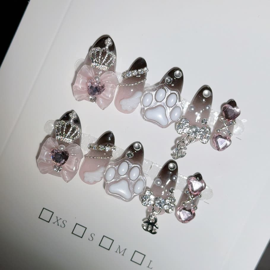 Y2K Jirai Kei Arco Garra De Gato Artesanal Amêndoa Imprensa Em Unhas Rosa Preto Suave Bonito Japonês Nail Art Amor Stras