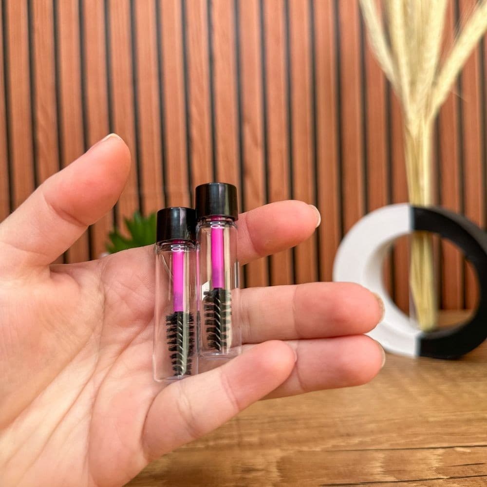 Kit 50 Mini Frasco Rímel Escovinha de Sobrancelhas Mimo Cliente de Extensão Cílios Home Care Lash