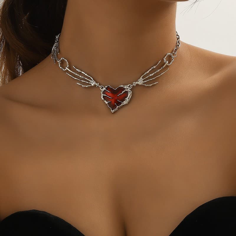 Colar feminino com pingente de caveira estilo punk, com garra, coração vermelho escuro, fashion, colar de clavícula