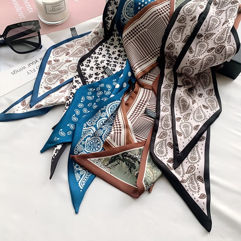 Lenço de Seda Pequeno Novo Primavera Verão para Mulheres Estampa Coreana Acessórios de Bolsa Faixa de Cabelo Estreita de