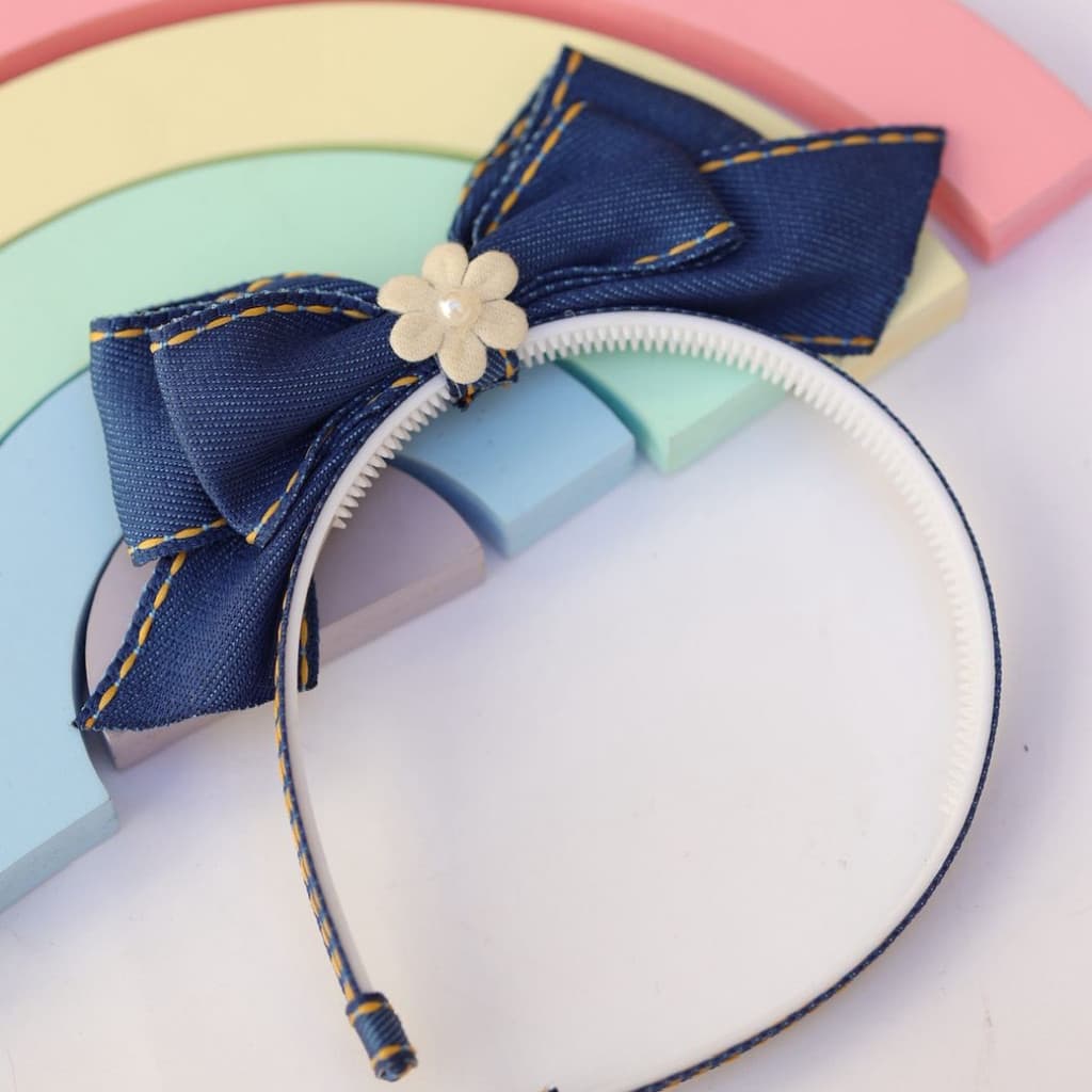 Tiara infantil  / Tiara jeans azul  / Arco infantil  /Tiara em pé com flor