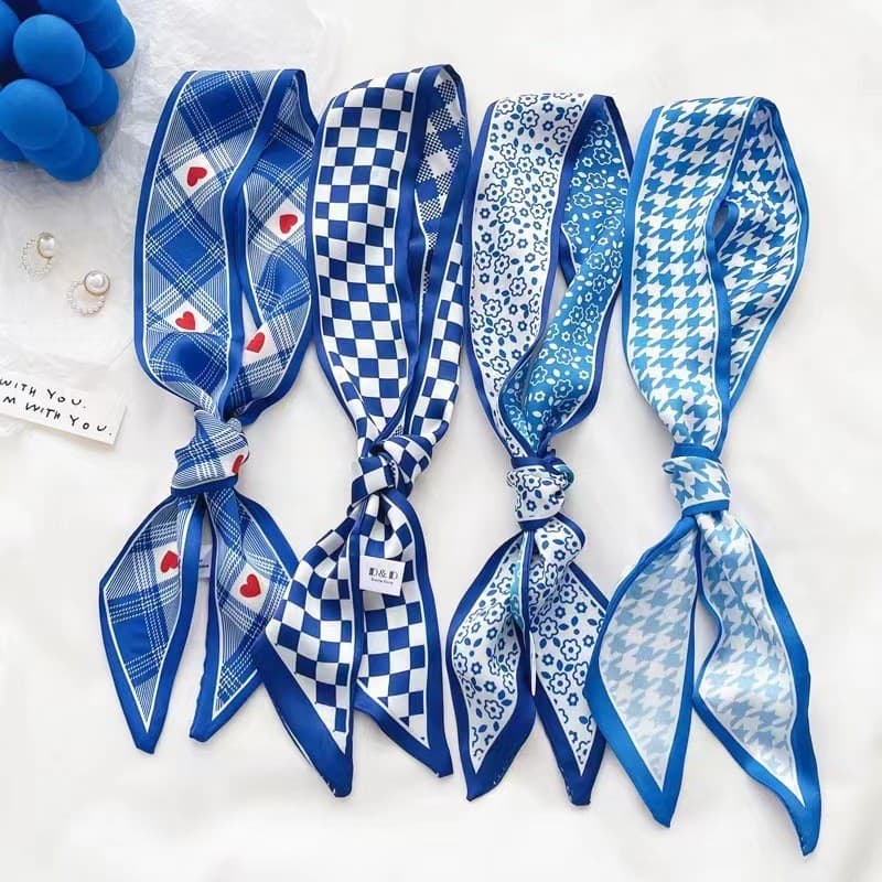 Elegante Lenço Pequeno Azul Klein, Versátil e Valorizador, para Amarrar o Cabelo, Decorar Bolsas, Acessório para Camisas