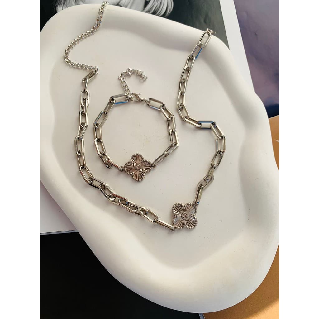 Conjunto colar e pulseira Semi Joia Verniz Italiano Prata trevo com zircônia Virginia