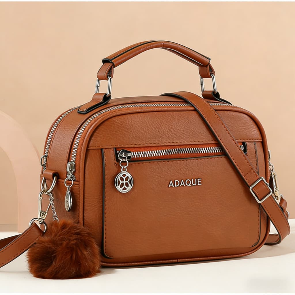 Bolsa Feminina Com Chaveiro De Pompom Tira Colo Faixa de Mão De Couro Tranversal