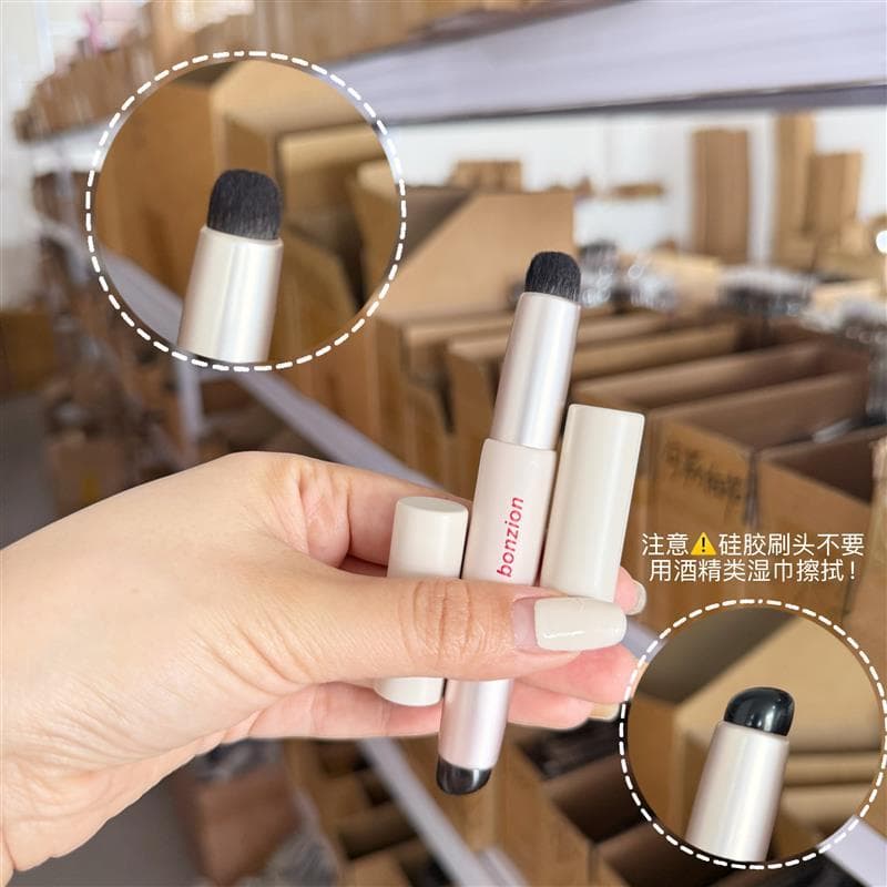 Pincel labial de Silicone novo produto!Tesouro escova de duas cabeças portátil batom mancha escova corretivo de cabeça r