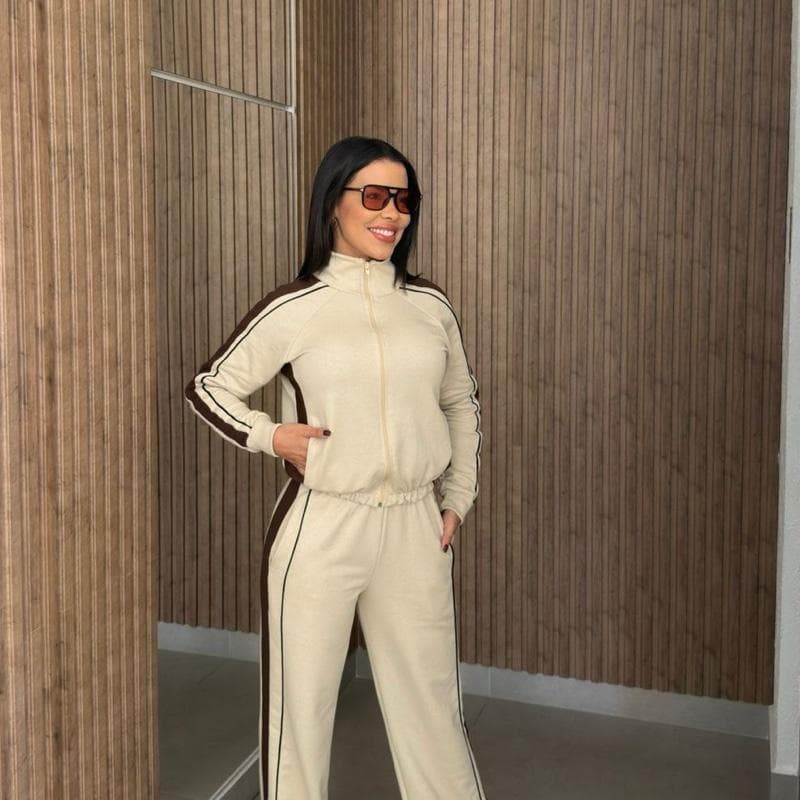 Conjunto moletom feminino elegante e estilosa