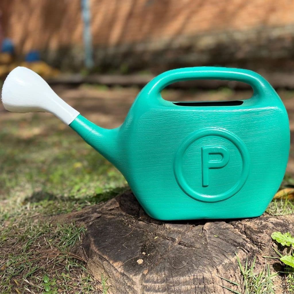 Regador de Plástico Resistente Regaplan de até 10 Litros