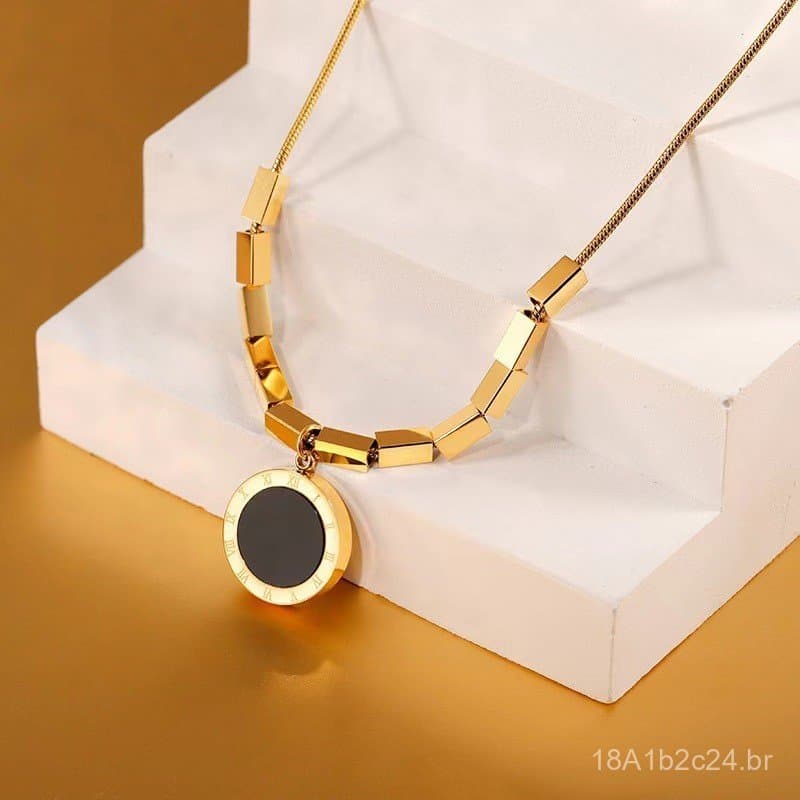 Colar Romano Dupla Face Preto e Branco, Estilo Elegante e Luxuoso, Versátil para Mulheres, Joia de Aço Titânio de Alta Q