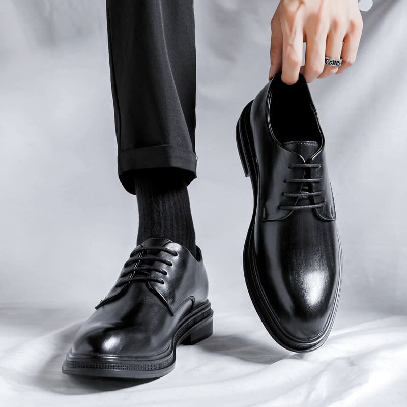 Sapatos de couro masculinos negócios Formal Wear sola macia Casual estilo britânico primavera novo estilo rendas sapatos
