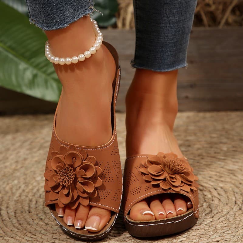 Novos Chinelos Femininos Casuais Flor Oco Cunha Sapatos De Praia Ao Ar Livre Plataforma De Moda Confortável Sandálias An