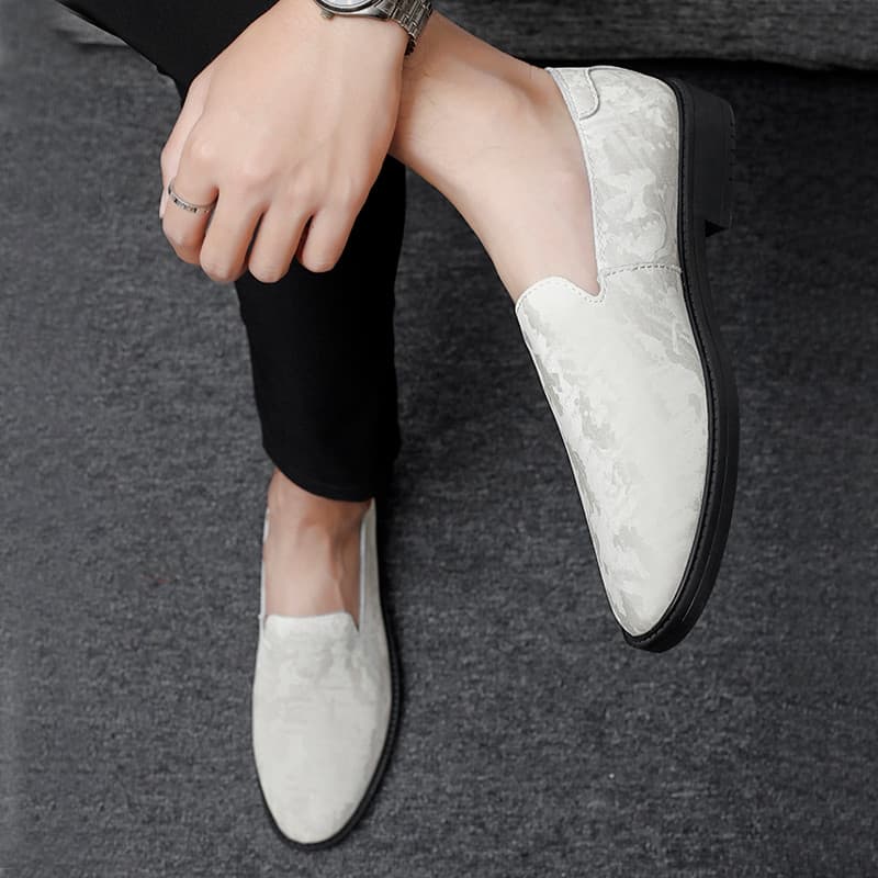 2026 primavera britânico apontou Toe pequenos sapatos de couro masculino capa de couro genuíno pé ervilhas sapatos moda