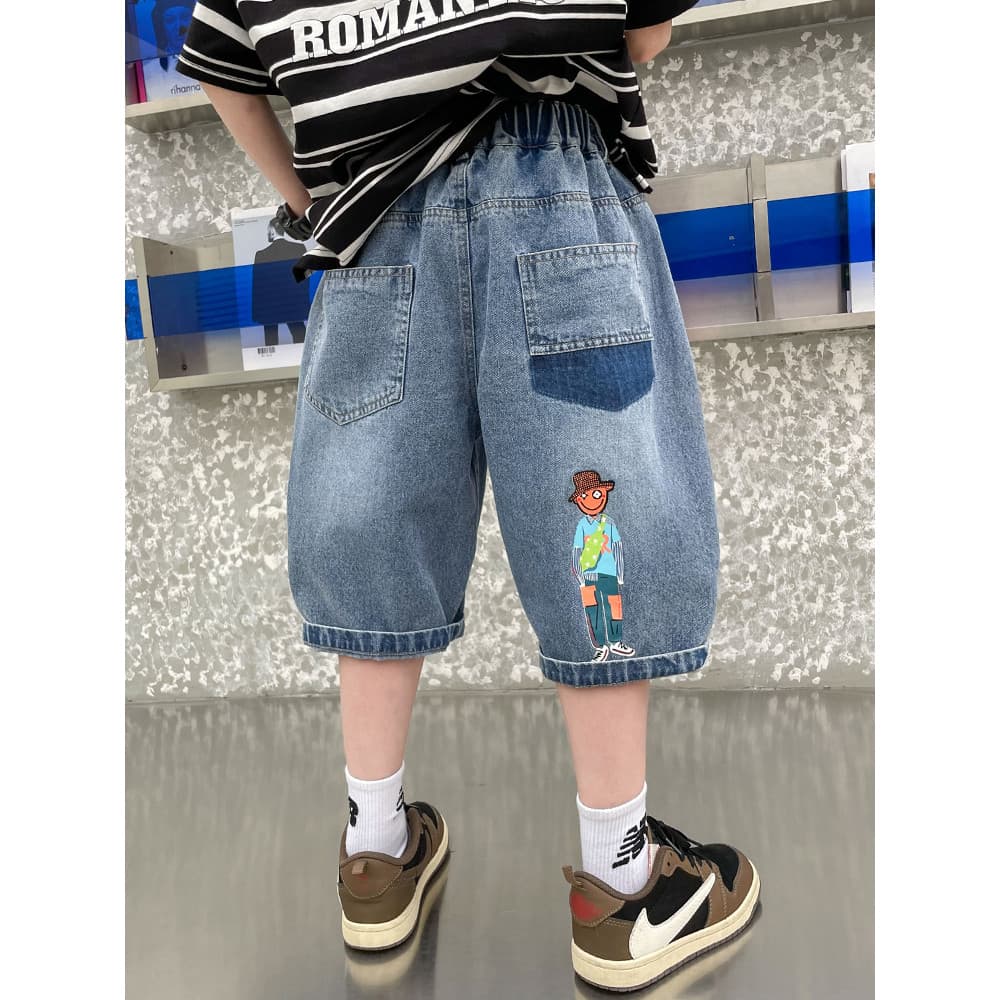 Meninos crianças Shorts verão 2025 novo estilo estilo fino frito rua Denim calças de cinco pontos verão exterior Wear so