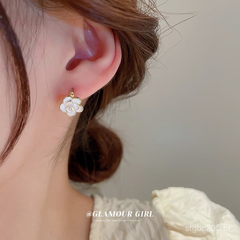 Brincos de camélia estilo francês para mulheres, brincos de flores brancas de verão, ear cuffs de luxo leve e alta quali
